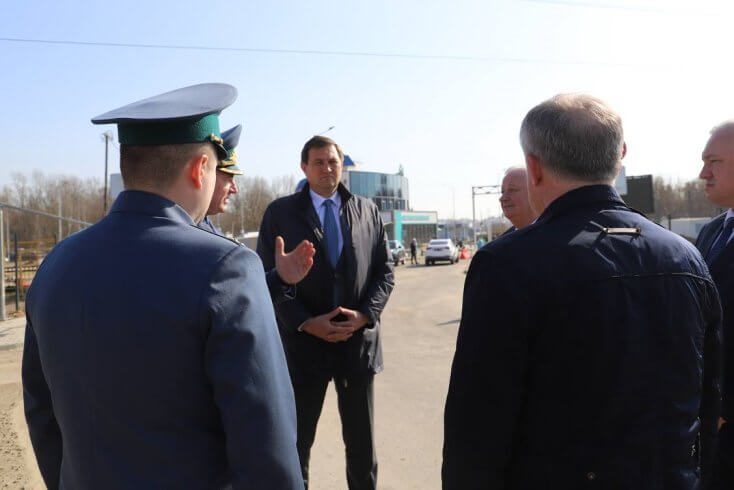 Рыженков упрекнул Запад в "перецепках, перегрузках" на границе, хотя они введены Минском