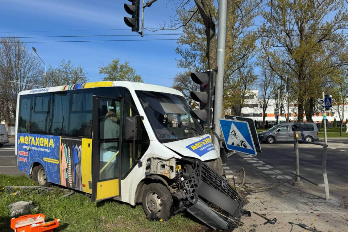 Водитель микроавтобуса погиб в аварии 24 апреля в Минске