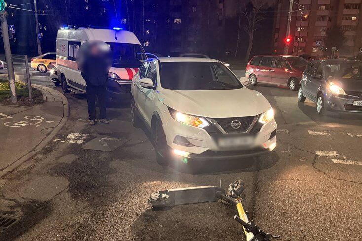 Дзве 16-гадовыя дзяўчыны пацярпелі ў ДТЗ у Мінску — ехалі на самакаце і былі збітыя аўтамабілем на пешаходным пераходзе
