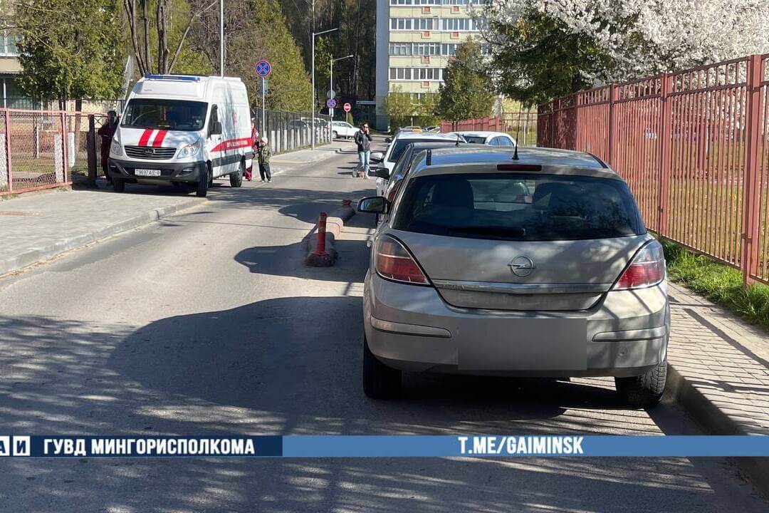 В Минске пятилетний ребенок попал под машину во дворе дома