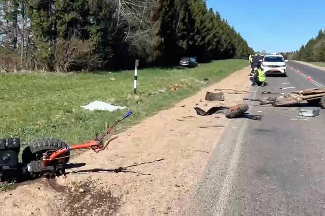 В Молодечненском районе легковой автомобиль врезался в мотоблок — двое погибших