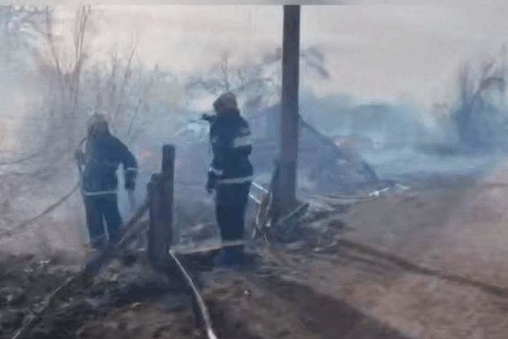 Пять нежилых домов и шесть хозпостроек уничтожено огнем в Ивьевском районе — МЧС