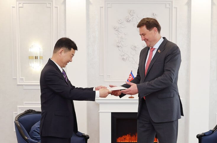 Рыженков принял копии верительных грамот посла КНДР