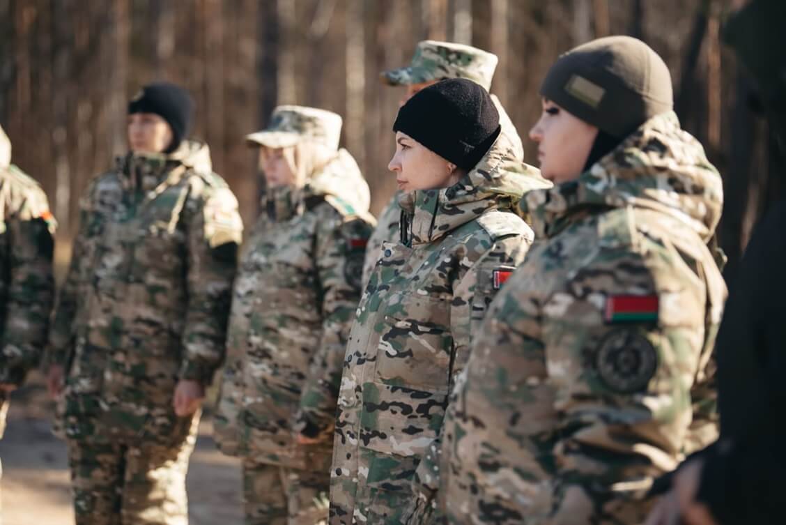 В рамках Года белорусской женщины сотрудницы внутренних войск тренируются использовать беспилотники