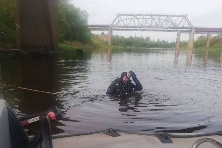 В Западной Двине спасатели шестой день ищут “предположительно погибшего” мужчину