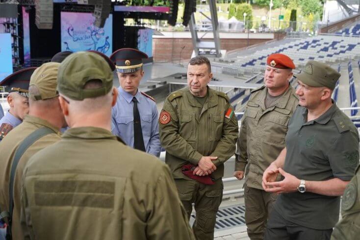 Кубраков увязал учения на площадке "Славянского базара" в Витебске с обстановкой "у границ" Беларуси