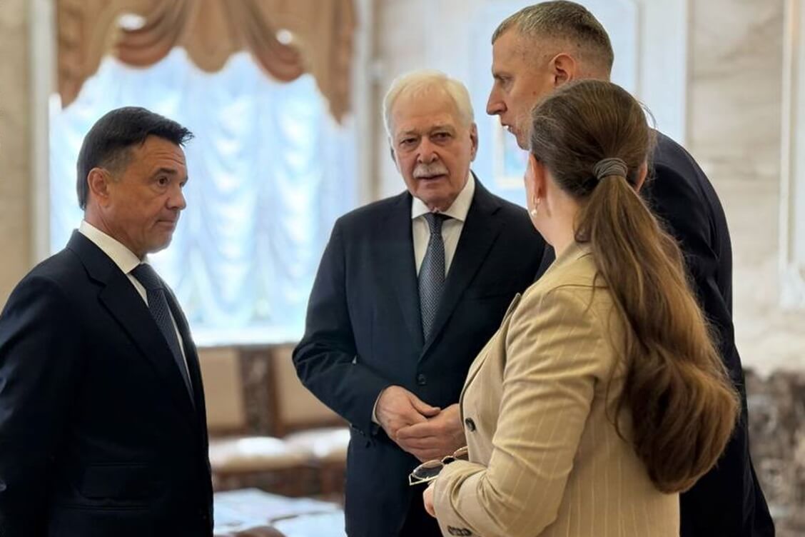 Анонсировавший 