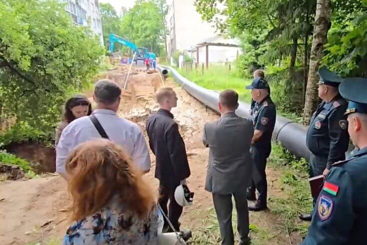 В Витебске дожди подмыли грунт у многоквартирного дома, жильцов отселяют