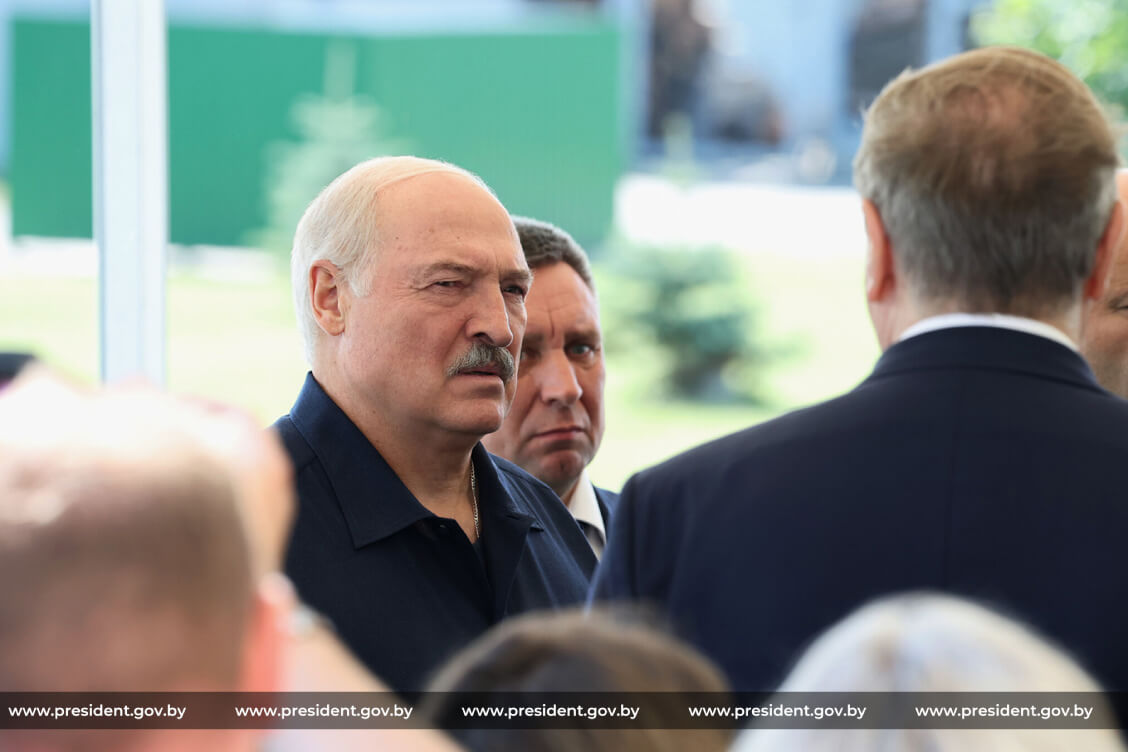 Лукашенко второй день подряд доказывает пользу от приглашения в Беларусь трудовых мигрантов из Узбекистана