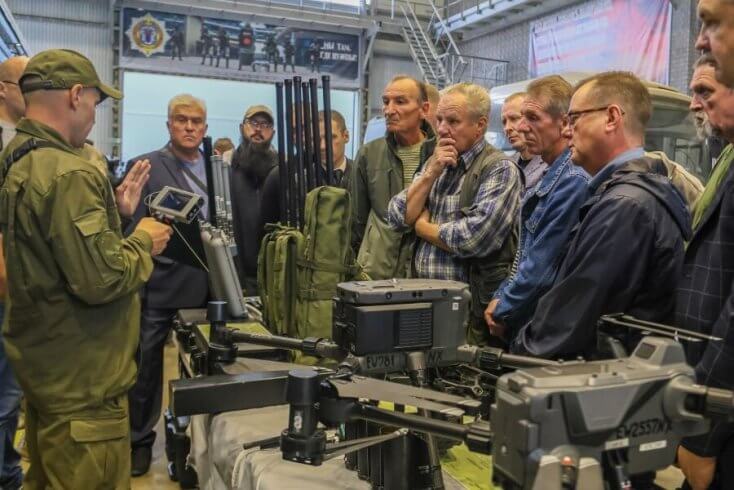 Представители "народного ополчения" провели в Минске сбор на базе ОМОНа — обучались противодействию БПЛА, владению оружием