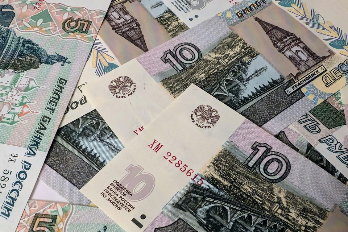 На торгах 7 июля подорожал только российский рубль, остальные валюты подешевели более чем на 1%