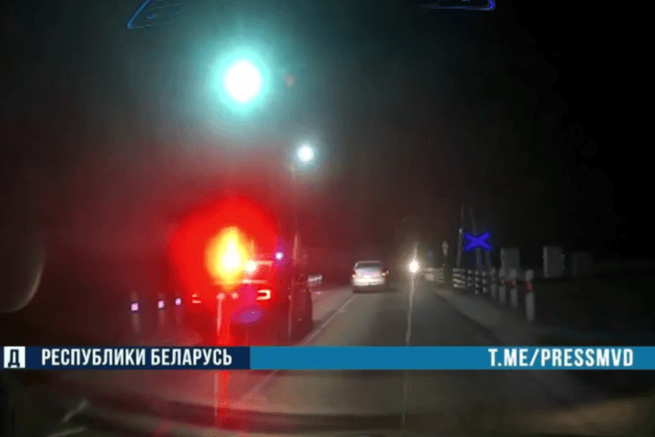 В Пинском районе пьяный угонщик пытался скрыться от ГАИ, автомобиль останавливали со стрельбой