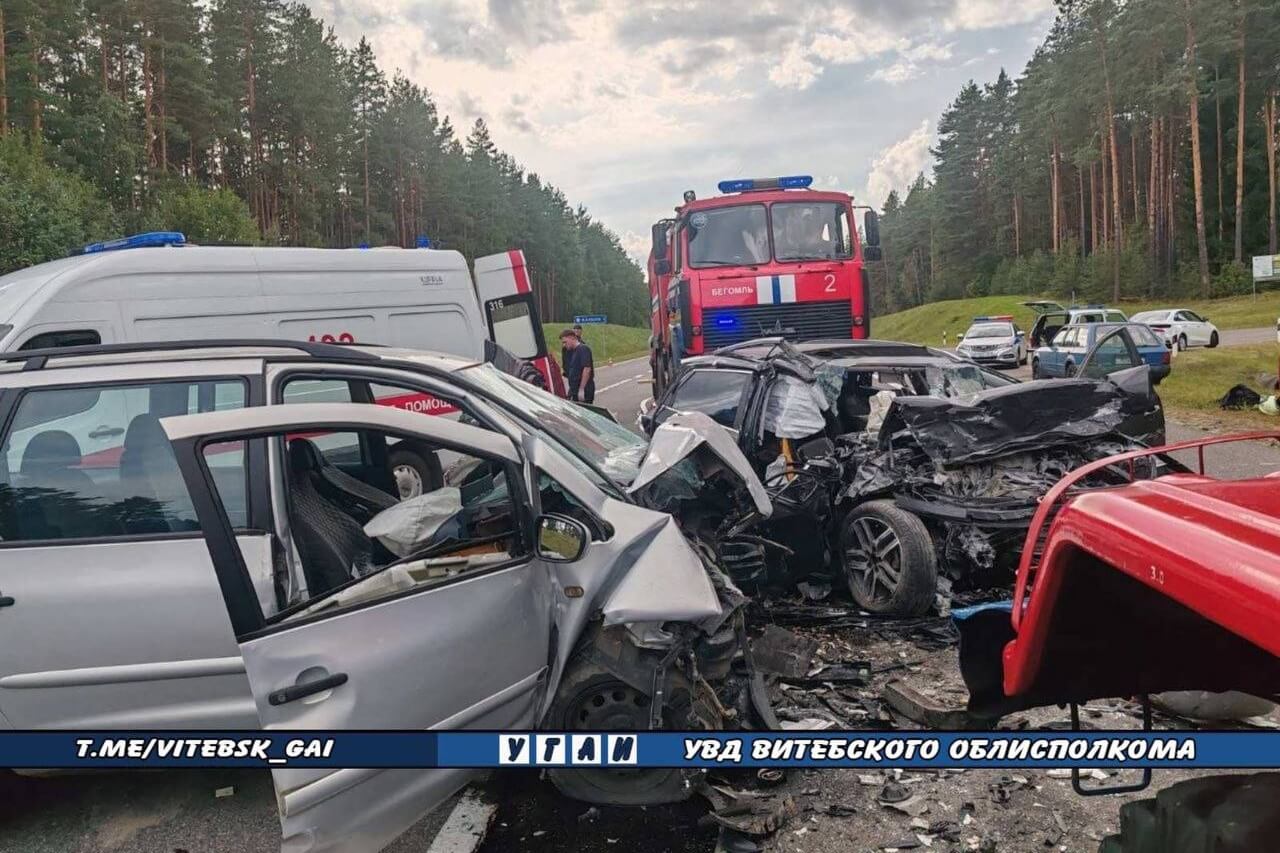 22-летняя девушка погибла в ДТП в Докшицком районе, четверо ранено