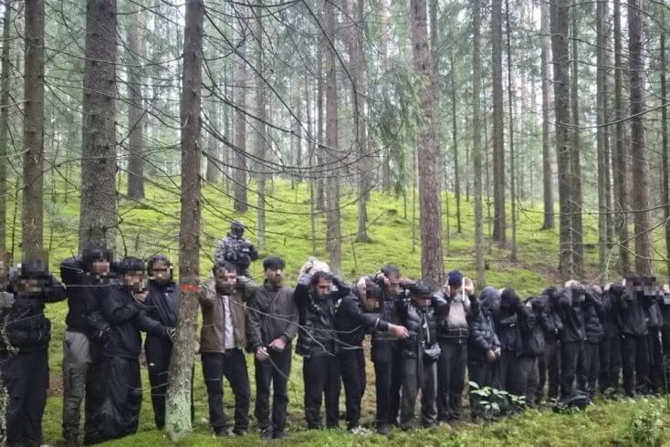 28 человек незаконно проникли в Латвию через прорытый из Беларуси тоннель