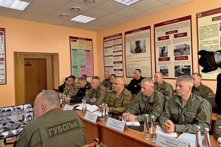 Милиция и МЧС учатся защищать предприятия от "деструктивных сил", следователи — занимать "опорный пункт противника"