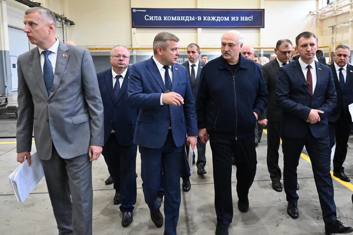 Лукашенко: Пообъединяли хозяйства, а не подумали, как управлять