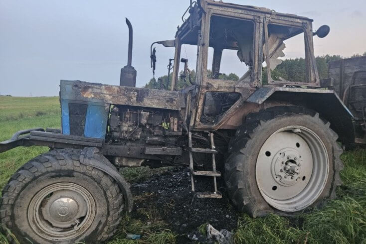 Обгоревший труп мужчины обнаружен в тракторе в Островецком районе