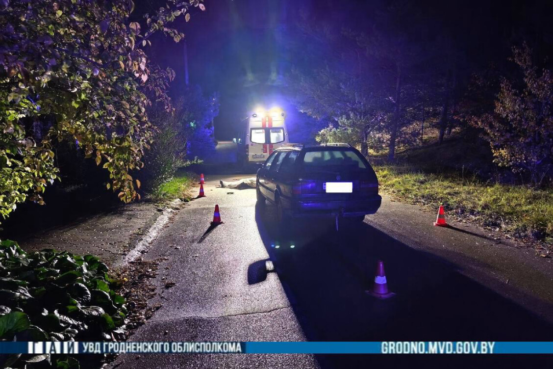 Под Гродно лежавший на дороге мужчина погиб под колесами автомобиля