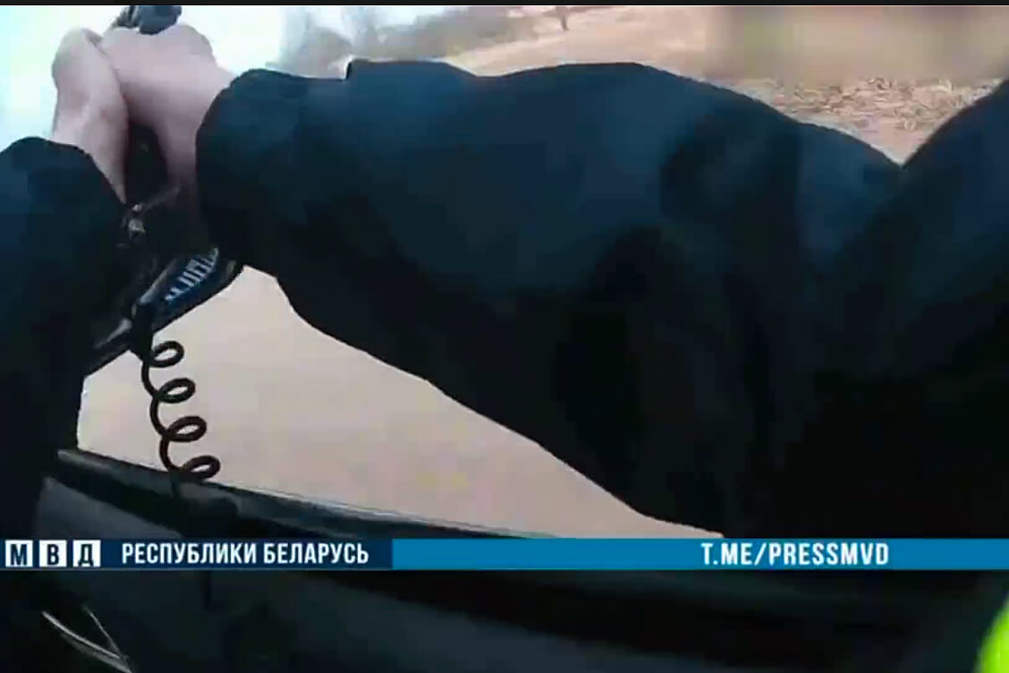 У Гродзенскай вобласці міліцыя стралянінаю спыніла аўтамабіль — за стырном быў п'яны бяспраўнік